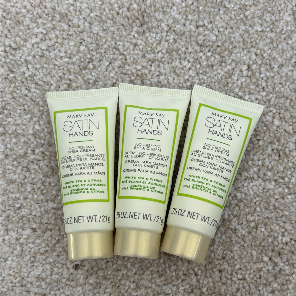 Mary Kay Satin Hands Nourishing Cream Set - Picture 2 of 2